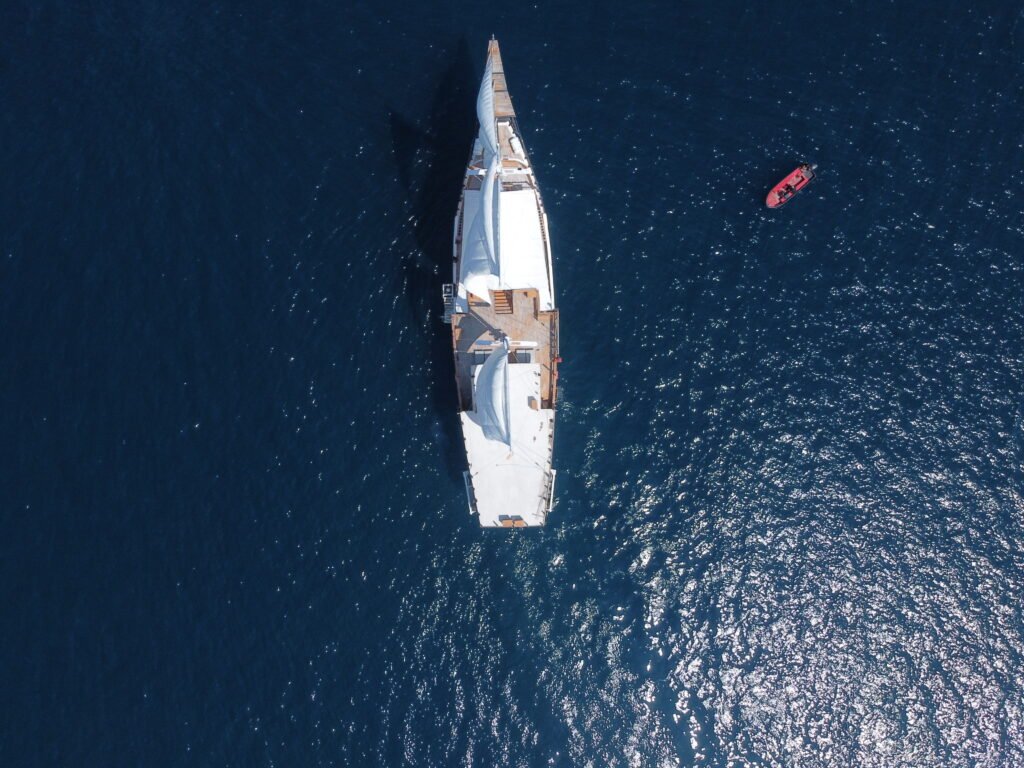 live board -visit labuan bajo komodo