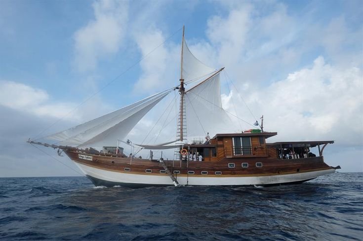 visit labuanbaji-Amaya Explorer - Komodo (Indonesia) Liveaboard Scuba Diving