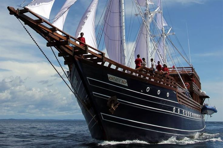 Indonesia Liveaboard -visit labuan bajo