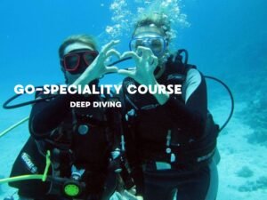 Two scuba divers underwater during Deep Diving specialty course training