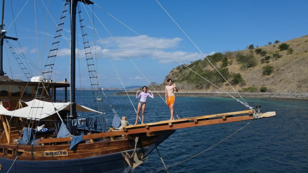 phinisi labuan bajo-visit labuan bajo