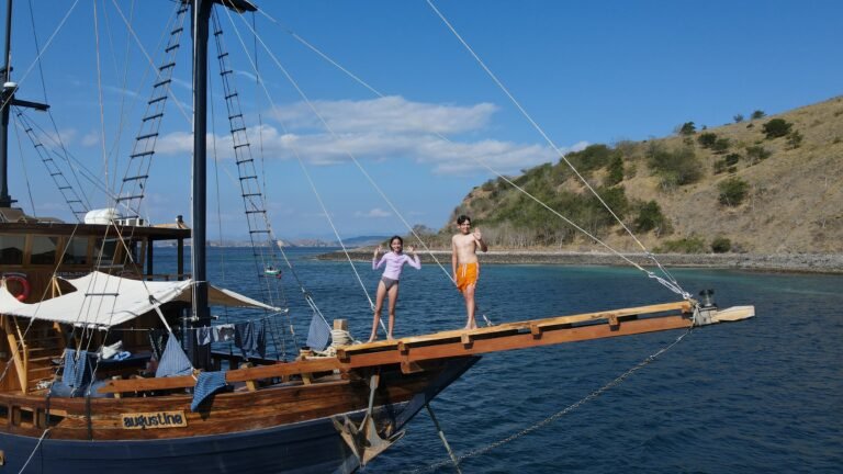 phinisi labuan bajo-visit labuan bajo